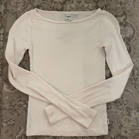 Aritzia Tops - Aritzia Cream Long Sleeve Tee
